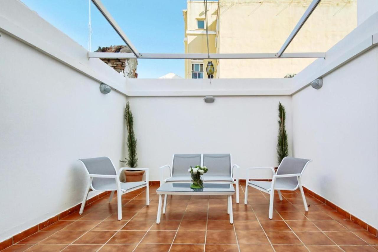 Amplio Piso Con Terraza Lägenhet Málaga Exteriör bild