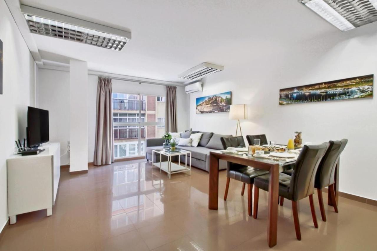 Amplio Piso Con Terraza Lägenhet Málaga Exteriör bild