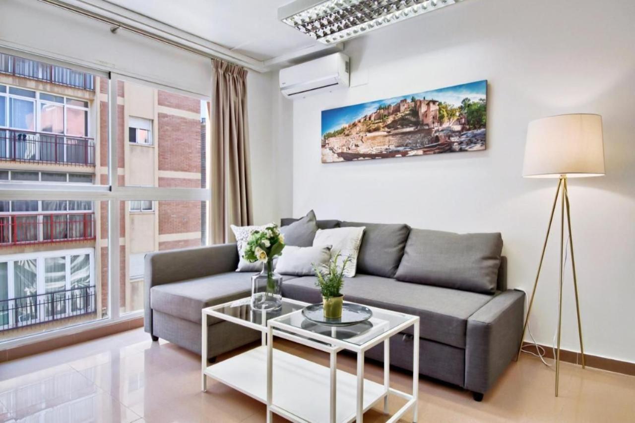 Amplio Piso Con Terraza Lägenhet Málaga Exteriör bild