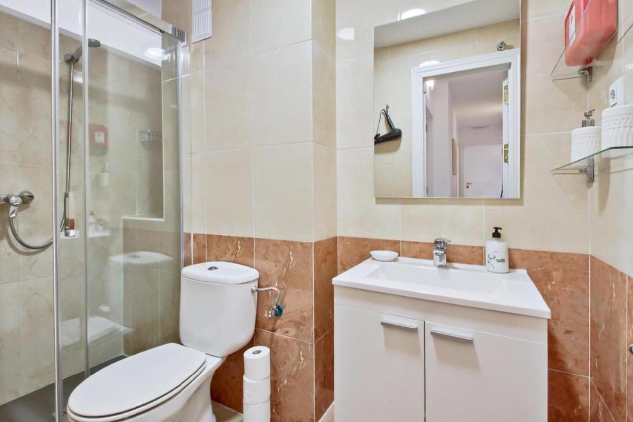 Amplio Piso Con Terraza Lägenhet Málaga Exteriör bild