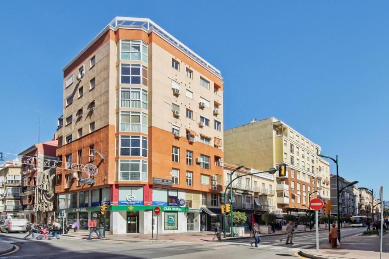 Amplio Piso Con Terraza Lägenhet Málaga Exteriör bild