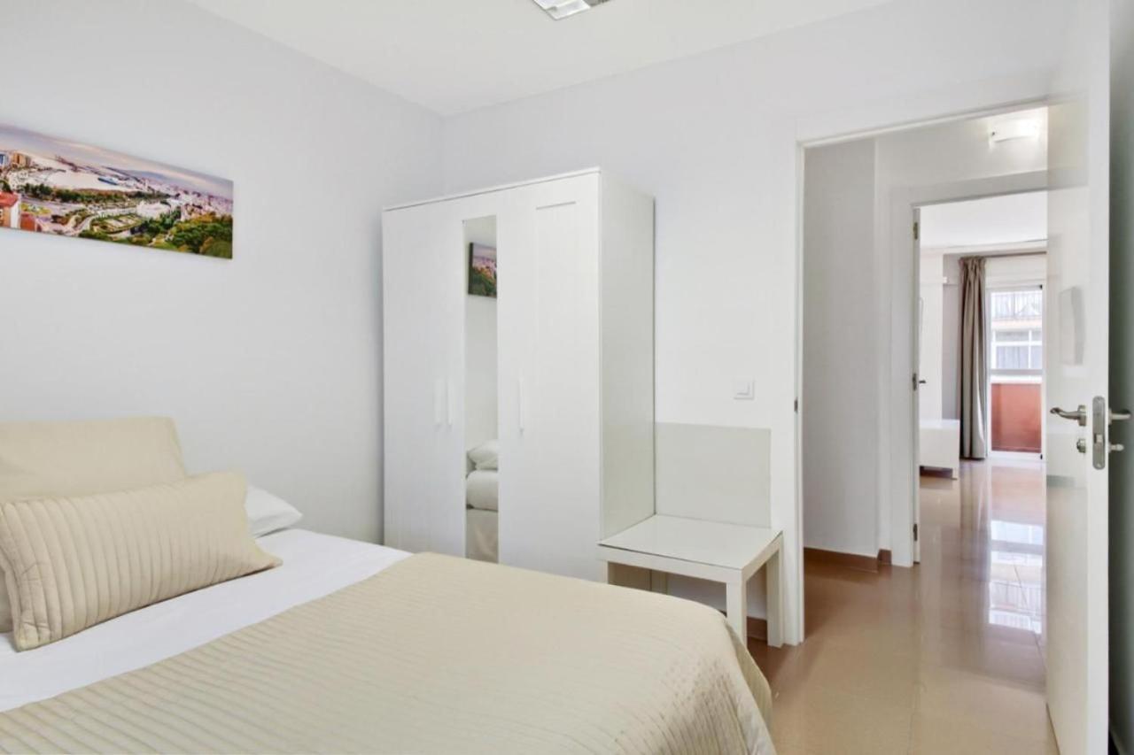 Amplio Piso Con Terraza Lägenhet Málaga Exteriör bild