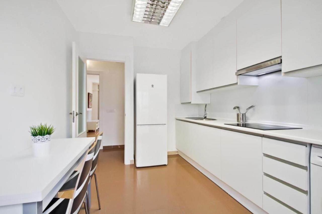 Amplio Piso Con Terraza Lägenhet Málaga Exteriör bild