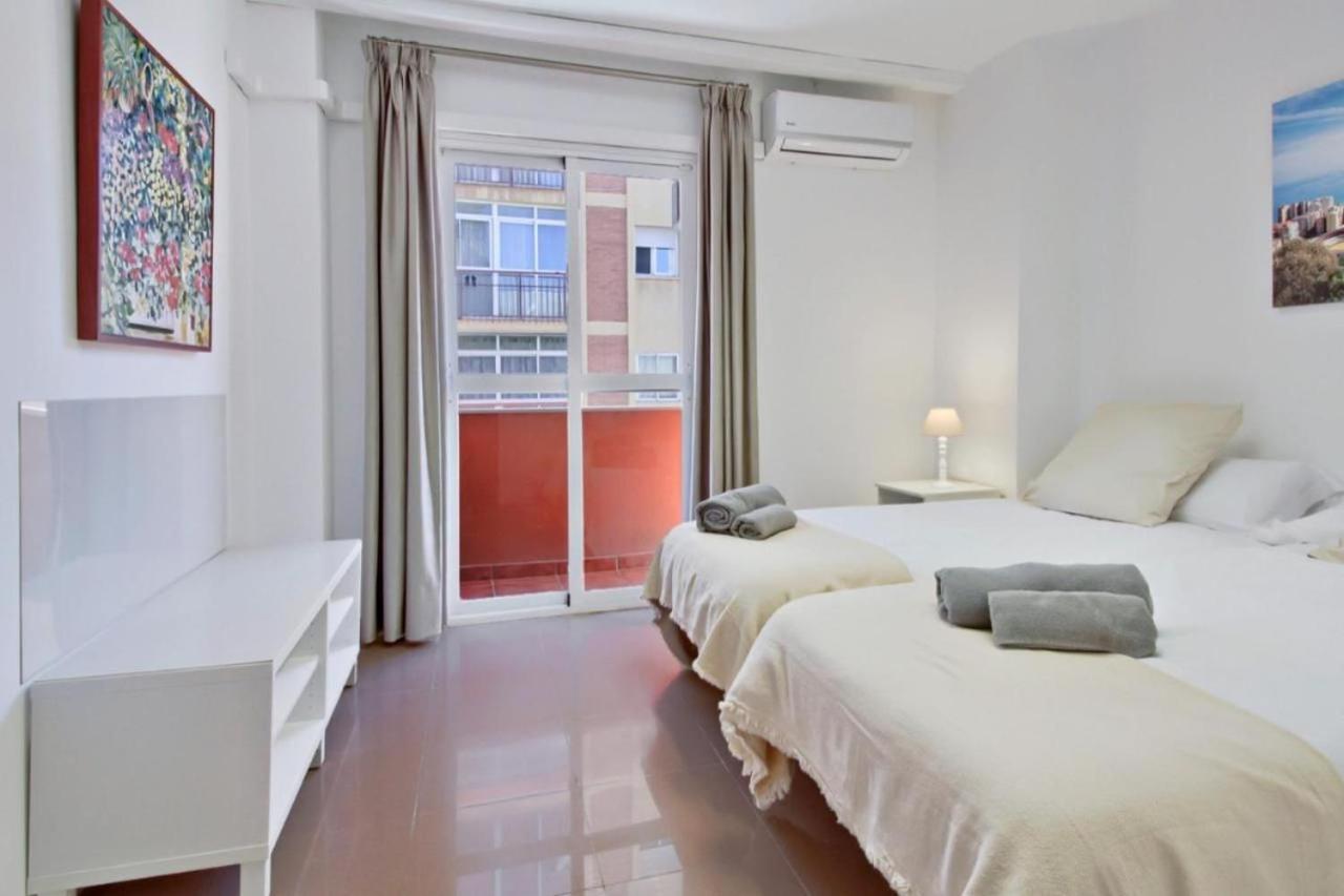 Amplio Piso Con Terraza Lägenhet Málaga Exteriör bild